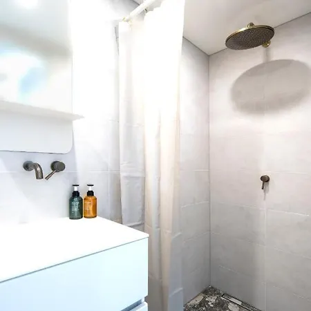 Bed & Breakfast Family Penthouse 7-minutes From Rotterdam Newly Build Floor Terrace R5 Schiedam